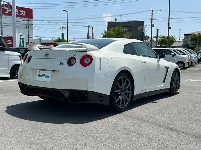 日産 ＧＴ－Ｒ ピュアエディション 静岡県 2011(平23)年 4.5万km ブリリアントホワイトパール 社外ファンモーター/サクションパイプ/ダウンパイプ　HKSストレート/社外ヘッドライト　VALENTI/サクションキット　HKS/エンジンスタートボタン/パワーステアリング/パワーウィンドウ/取扱説明書/4WD/スマートキー/オートエアコン/純正ナビ（CD.BT.フルセグ）/USB入力端子/純正ETC/レザーシート/ドライブレコーダー前後/純正フロアマット/純正アルミホイール/ABS/横滑り防止装置/盗難防止装置/オートライト/Wエアバック