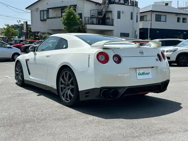 日産 ＧＴ－Ｒ ピュアエディション 静岡県 2011(平23)年 4.5万km ブリリアントホワイトパール 社外ファンモーター/サクションパイプ/ダウンパイプ　HKSストレート/社外ヘッドライト　VALENTI/サクションキット　HKS/エンジンスタートボタン/パワーステアリング/パワーウィンドウ/取扱説明書/4WD/スマートキー/オートエアコン/純正ナビ（CD.BT.フルセグ）/USB入力端子/純正ETC/レザーシート/ドライブレコーダー前後/純正フロアマット/純正アルミホイール/ABS/横滑り防止装置/盗難防止装置/オートライト/Wエアバック