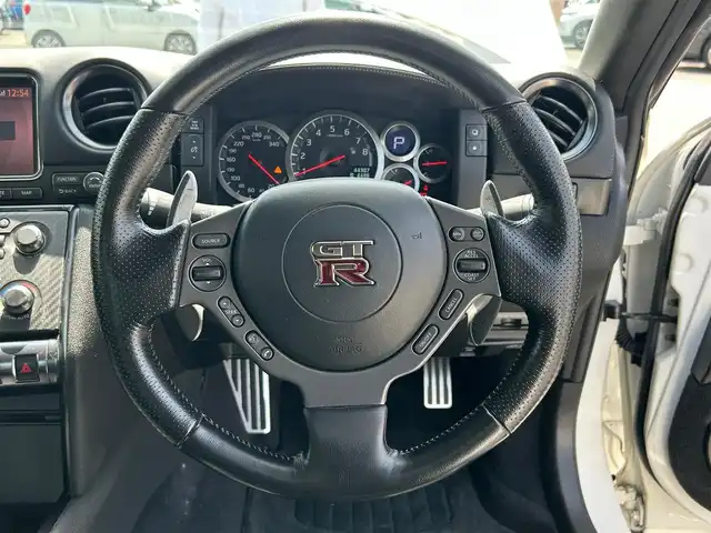 日産 ＧＴ－Ｒ ピュアエディション 静岡県 2011(平23)年 4.5万km ブリリアントホワイトパール 社外ファンモーター/サクションパイプ/ダウンパイプ　HKSストレート/社外ヘッドライト　VALENTI/サクションキット　HKS/エンジンスタートボタン/パワーステアリング/パワーウィンドウ/取扱説明書/4WD/スマートキー/オートエアコン/純正ナビ（CD.BT.フルセグ）/USB入力端子/純正ETC/レザーシート/ドライブレコーダー前後/純正フロアマット/純正アルミホイール/ABS/横滑り防止装置/盗難防止装置/オートライト/Wエアバック
