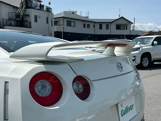 日産 ＧＴ－Ｒ ピュアエディション 静岡県 2011(平23)年 4.5万km ブリリアントホワイトパール 社外ファンモーター/サクションパイプ/ダウンパイプ　HKSストレート/社外ヘッドライト　VALENTI/サクションキット　HKS/エンジンスタートボタン/パワーステアリング/パワーウィンドウ/取扱説明書/4WD/スマートキー/オートエアコン/純正ナビ（CD.BT.フルセグ）/USB入力端子/純正ETC/レザーシート/ドライブレコーダー前後/純正フロアマット/純正アルミホイール/ABS/横滑り防止装置/盗難防止装置/オートライト/Wエアバック