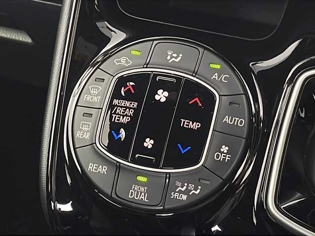 トヨタ ノア ハイブリッド Si ダブルバイビーⅡ 新潟県 2020(令2)年 5.6万km ブラック 純正メモリナビ /　フルセグTV/Bluetooth/CD/DVD/純正12インチフリップダウンモニター/レーダークルーズコントロール/衝突被害軽減ブレーキ/レーンキープアシスト/前後コーナーセンサー/両側パワースライドドア/ハーフレザーシート/前席シートヒーター/ドライブレコーダー/バックモニター/ビルトインETC/ステアリングスイッチ/禁煙車