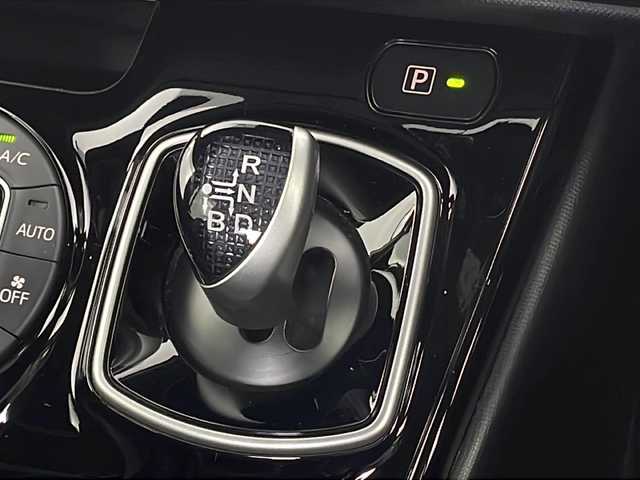 トヨタ ノア ハイブリッド Si ダブルバイビーⅡ 新潟県 2020(令2)年 5.6万km ブラック 純正メモリナビ /　フルセグTV/Bluetooth/CD/DVD/純正12インチフリップダウンモニター/レーダークルーズコントロール/衝突被害軽減ブレーキ/レーンキープアシスト/前後コーナーセンサー/両側パワースライドドア/ハーフレザーシート/前席シートヒーター/ドライブレコーダー/バックモニター/ビルトインETC/ステアリングスイッチ/禁煙車