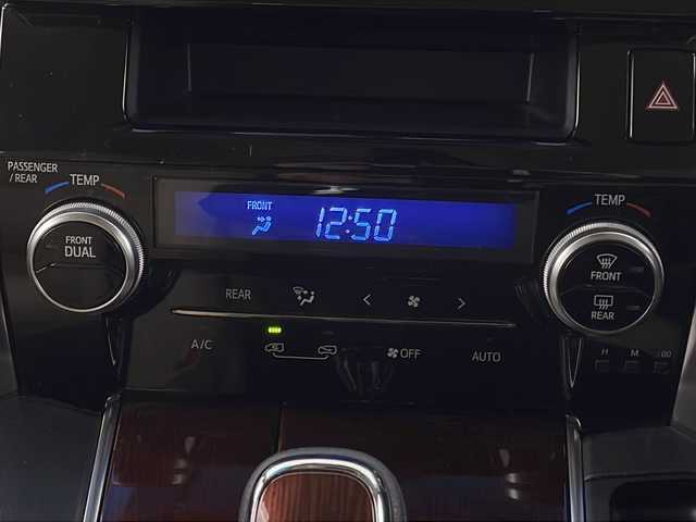 トヨタ アルファード X 新潟県 2017(平29)年 6.1万km グレイッシュブルーマイカメタリック 4WD/衝突被害軽減ブレーキ/純正フリップダウンモニター/純正9インチSDナビ/　　CD/DVD/AM/FM/フルセグ/BT/バックモニター/両側パワースライドドア/レーダークルーズコントロール/LEDオートライト/前席シートヒーター/純正16インチアルミホイール付/アイドリングストップ/ステアリングスイッチ/前後ドライブレコーダー/スマートキー/ETC2.0
