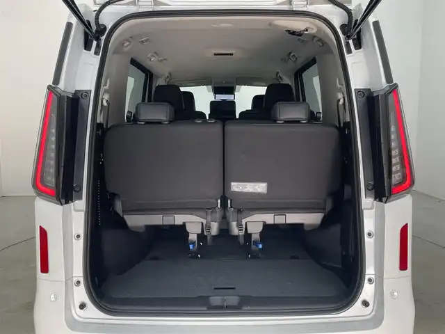 日産 セレナ ハイウェイスター V 埼玉県 2025(令7)年 0.1万km未満 プリズムホワイト 登録済未使用車　純正１２．３インチナビ　アラウンドビューモニター　ＢＳＩ　プロパイロット　デジタルインナーミラー　両側パワースライドドア　ビルトインＥＴＣ２．０　ワイヤレス充電　パドルシフト　ＬＥＤライト　地デジＴＶ