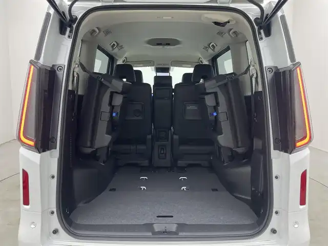 日産 セレナ ハイウェイスター V 埼玉県 2025(令7)年 0.1万km未満 プリズムホワイト 登録済未使用車　純正１２．３インチナビ　アラウンドビューモニター　ＢＳＩ　プロパイロット　デジタルインナーミラー　両側パワースライドドア　ビルトインＥＴＣ２．０　ワイヤレス充電　パドルシフト　ＬＥＤライト　地デジＴＶ