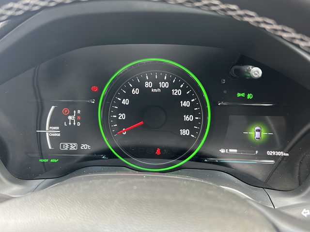 ホンダ ヴェゼル ハイブリッド RS ホンダセンシング 静岡県 2020(令2)年 3万km スーパープラチナグレーメタリック 純正ナビ/・CD/DVD/・FM/AM/・フルセグTV/・SD/・MusicRack/・Bluetooth/主要装備/・バックカメラ/・ホンダセンシング/・ＥＴＣ/・追従クルコン/・サイドカーテンエアバッグ/・ウルトラスエードコンビシート/・運転席＋助手席シートヒーター/・純正１８インチアルミ/・ＬＥＤヘッドライト・フォグランプ/・コンフォートビューパッケージ/・前後ドラレコドアバイザー
