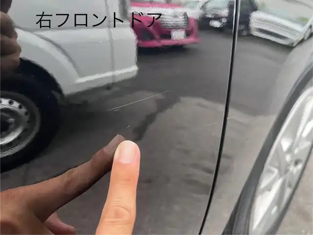 トヨタ プリウス α G 三重県 2012(平24)年 6.1万km ブラック 純正ナビ（Bluetooth/地デジTV/CD/DVD/AM/FM/SD）/バックカメラ/ビルトインETC/クルーズコントロール/LEDヘッドランプ/オートライト/ステアリングスイッチ/ドアバイザー/後席スライド機能/シートリフター（運転席）/オーバーヘッドコンソール/ポップアップ式ヘッドランプクリーナー/植毛ピラーガーニッシュ/シルバー加飾付革巻きステアリングホイール/アクア縦基調柄入ファブリックシート/スマートエントリー/スタートシステム（前席/バックドア）/スペアキー
