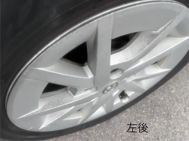 トヨタ プリウス α G 三重県 2012(平24)年 6.1万km ブラック 純正ナビ（Bluetooth/地デジTV/CD/DVD/AM/FM/SD）/バックカメラ/ビルトインETC/クルーズコントロール/LEDヘッドランプ/オートライト/ステアリングスイッチ/ドアバイザー/後席スライド機能/シートリフター（運転席）/オーバーヘッドコンソール/ポップアップ式ヘッドランプクリーナー/植毛ピラーガーニッシュ/シルバー加飾付革巻きステアリングホイール/アクア縦基調柄入ファブリックシート/スマートエントリー/スタートシステム（前席/バックドア）/スペアキー
