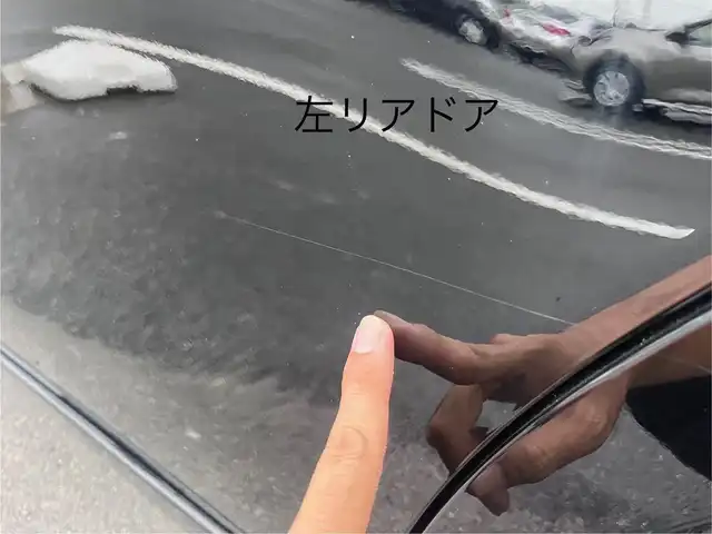 トヨタ プリウス α G 三重県 2012(平24)年 6.1万km ブラック 純正ナビ（Bluetooth/地デジTV/CD/DVD/AM/FM/SD）/バックカメラ/ビルトインETC/クルーズコントロール/LEDヘッドランプ/オートライト/ステアリングスイッチ/ドアバイザー/後席スライド機能/シートリフター（運転席）/オーバーヘッドコンソール/ポップアップ式ヘッドランプクリーナー/植毛ピラーガーニッシュ/シルバー加飾付革巻きステアリングホイール/アクア縦基調柄入ファブリックシート/スマートエントリー/スタートシステム（前席/バックドア）/スペアキー