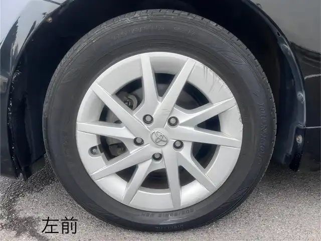 トヨタ プリウス α G 三重県 2012(平24)年 6.1万km ブラック 純正ナビ（Bluetooth/地デジTV/CD/DVD/AM/FM/SD）/バックカメラ/ビルトインETC/クルーズコントロール/LEDヘッドランプ/オートライト/ステアリングスイッチ/ドアバイザー/後席スライド機能/シートリフター（運転席）/オーバーヘッドコンソール/ポップアップ式ヘッドランプクリーナー/植毛ピラーガーニッシュ/シルバー加飾付革巻きステアリングホイール/アクア縦基調柄入ファブリックシート/スマートエントリー/スタートシステム（前席/バックドア）/スペアキー
