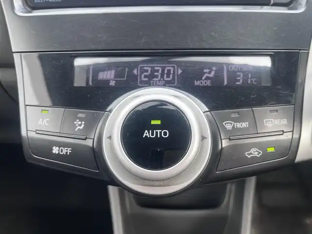 トヨタ プリウス α G 三重県 2012(平24)年 6.1万km ブラック 純正ナビ（Bluetooth/地デジTV/CD/DVD/AM/FM/SD）/バックカメラ/ビルトインETC/クルーズコントロール/LEDヘッドランプ/オートライト/ステアリングスイッチ/ドアバイザー/後席スライド機能/シートリフター（運転席）/オーバーヘッドコンソール/ポップアップ式ヘッドランプクリーナー/植毛ピラーガーニッシュ/シルバー加飾付革巻きステアリングホイール/アクア縦基調柄入ファブリックシート/スマートエントリー/スタートシステム（前席/バックドア）/スペアキー