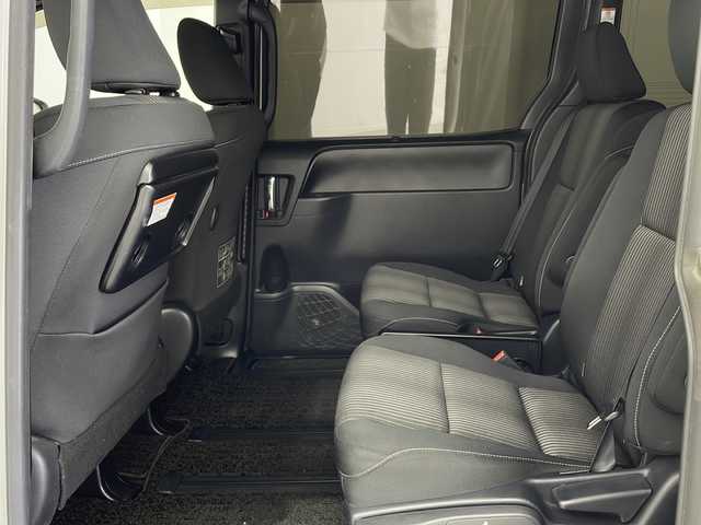 トヨタ ヴォクシー ZS 煌 鹿児島県 2018(平30)年 7.2万km ホワイトパールクリスタルシャイン Toyota Safety Sense/純正10型ナビ/Bluetooth HDMI DVD/フルセグTV/バックカメラ/純正12.1型フリップダウンモニター/両側電動スライドドア/クルーズコントロール/前方ドライブレコーダー/ビルトインETC2.0/レーンキープアシスト /プリクラッシュセーフティ/前後コーナーセンサー/LEDヘッドライト/フォグライト /オートライトコントロール/オートハイビーム /社外17インチアルミホイール/純正フロアマット/スマートキー/エンジンプッシュスタート/保証書