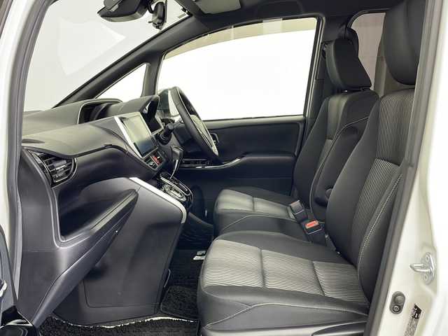 トヨタ ヴォクシー ZS 煌 鹿児島県 2018(平30)年 7.2万km ホワイトパールクリスタルシャイン Toyota Safety Sense/純正10型ナビ/Bluetooth HDMI DVD/フルセグTV/バックカメラ/純正12.1型フリップダウンモニター/両側電動スライドドア/クルーズコントロール/前方ドライブレコーダー/ビルトインETC2.0/レーンキープアシスト /プリクラッシュセーフティ/前後コーナーセンサー/LEDヘッドライト/フォグライト /オートライトコントロール/オートハイビーム /社外17インチアルミホイール/純正フロアマット/スマートキー/エンジンプッシュスタート/保証書