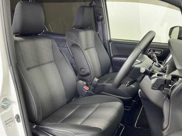 トヨタ ヴォクシー ZS 煌 鹿児島県 2018(平30)年 7.2万km ホワイトパールクリスタルシャイン Toyota Safety Sense/純正10型ナビ/Bluetooth HDMI DVD/フルセグTV/バックカメラ/純正12.1型フリップダウンモニター/両側電動スライドドア/クルーズコントロール/前方ドライブレコーダー/ビルトインETC2.0/レーンキープアシスト /プリクラッシュセーフティ/前後コーナーセンサー/LEDヘッドライト/フォグライト /オートライトコントロール/オートハイビーム /社外17インチアルミホイール/純正フロアマット/スマートキー/エンジンプッシュスタート/保証書