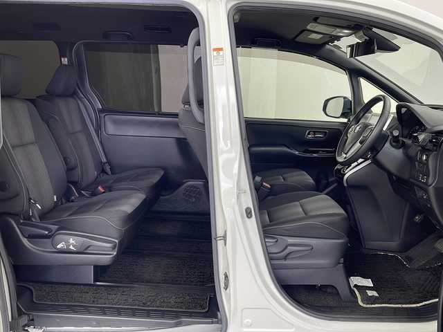 トヨタ ヴォクシー ZS 煌 鹿児島県 2018(平30)年 7.2万km ホワイトパールクリスタルシャイン Toyota Safety Sense/純正10型ナビ/Bluetooth HDMI DVD/フルセグTV/バックカメラ/純正12.1型フリップダウンモニター/両側電動スライドドア/クルーズコントロール/前方ドライブレコーダー/ビルトインETC2.0/レーンキープアシスト /プリクラッシュセーフティ/前後コーナーセンサー/LEDヘッドライト/フォグライト /オートライトコントロール/オートハイビーム /社外17インチアルミホイール/純正フロアマット/スマートキー/エンジンプッシュスタート/保証書