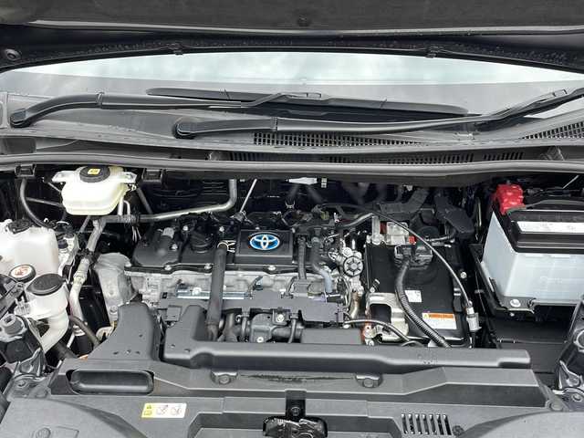 トヨタ ヴォクシー ハイブリッド S－Z 山口県 2023(令5)年 5.6万km アティチュードブラックマイカ 純正メモリナビ/フルセグＴＶ/DVD再生機能有/Bluetooth接続/バックカメラ/ビルトインETC/トヨタセーフティセンス/・レーダークルーズコントロール/・オートマチックハイビーム/・プリクラッシュセーフティ/・レーンディパーチャーアラート/・ロードサインアシスト/・レーンチェンジアシスト/100V電源/USB入力端子/純正フロアマット/両側パワースライドドア/純正LEDヘッドライト/コーナーセンサー/純正１７インチアルミホイール