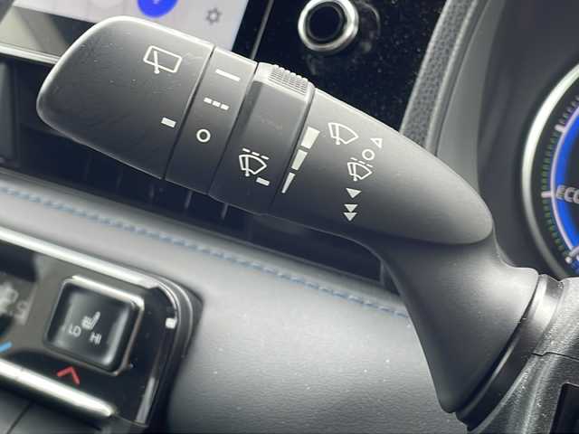 トヨタ ヴォクシー ハイブリッド S－Z 山口県 2023(令5)年 5.6万km アティチュードブラックマイカ 純正メモリナビ/フルセグＴＶ/DVD再生機能有/Bluetooth接続/バックカメラ/ビルトインETC/トヨタセーフティセンス/・レーダークルーズコントロール/・オートマチックハイビーム/・プリクラッシュセーフティ/・レーンディパーチャーアラート/・ロードサインアシスト/・レーンチェンジアシスト/100V電源/USB入力端子/純正フロアマット/両側パワースライドドア/純正LEDヘッドライト/コーナーセンサー/純正１７インチアルミホイール
