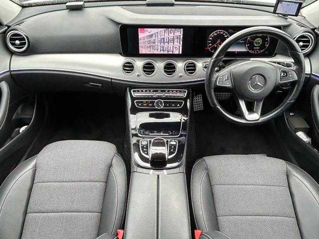 メルセデス・ベンツ Ｅ２２０ｄ アバンギャルド 埼玉県 2017(平29)年 5.5万km ポーラホワイト レーダーセーフティパッケージ　/純正ナビゲーションシステム　/前席シートヒーター　/パワーテールゲート　/アラウンドビューカメラ　/地上デジタル放送　/純正アルミホイール　/ＬＥＤヘッドライト　/ＥＴＣ