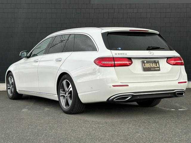 メルセデス・ベンツ Ｅ２２０ｄ アバンギャルド 埼玉県 2017(平29)年 5.5万km ポーラホワイト レーダーセーフティパッケージ　/純正ナビゲーションシステム　/前席シートヒーター　/パワーテールゲート　/アラウンドビューカメラ　/地上デジタル放送　/純正アルミホイール　/ＬＥＤヘッドライト　/ＥＴＣ
