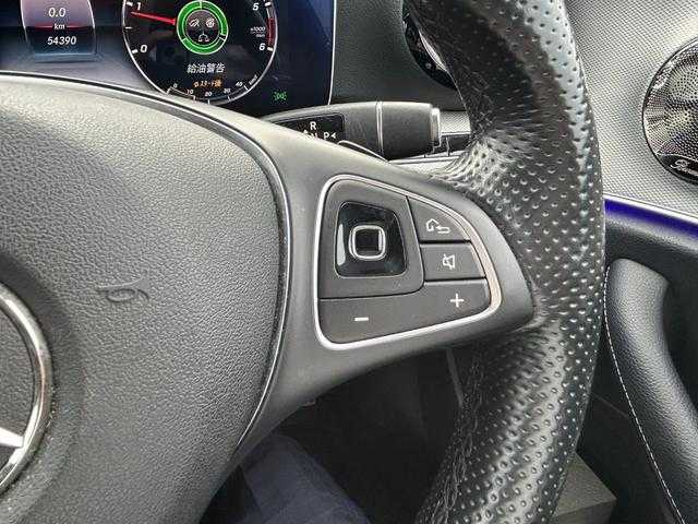 メルセデス・ベンツ Ｅ２２０ｄ アバンギャルド 埼玉県 2017(平29)年 5.5万km ポーラホワイト レーダーセーフティパッケージ　/純正ナビゲーションシステム　/前席シートヒーター　/パワーテールゲート　/アラウンドビューカメラ　/地上デジタル放送　/純正アルミホイール　/ＬＥＤヘッドライト　/ＥＴＣ