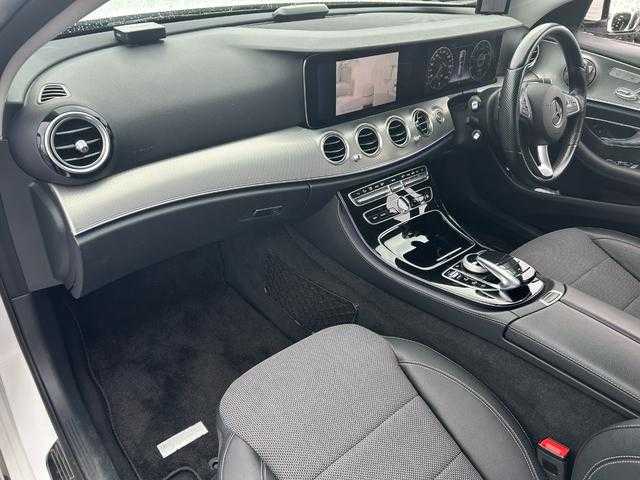 メルセデス・ベンツ Ｅ２２０ｄ アバンギャルド 埼玉県 2017(平29)年 5.5万km ポーラホワイト レーダーセーフティパッケージ　/純正ナビゲーションシステム　/前席シートヒーター　/パワーテールゲート　/アラウンドビューカメラ　/地上デジタル放送　/純正アルミホイール　/ＬＥＤヘッドライト　/ＥＴＣ