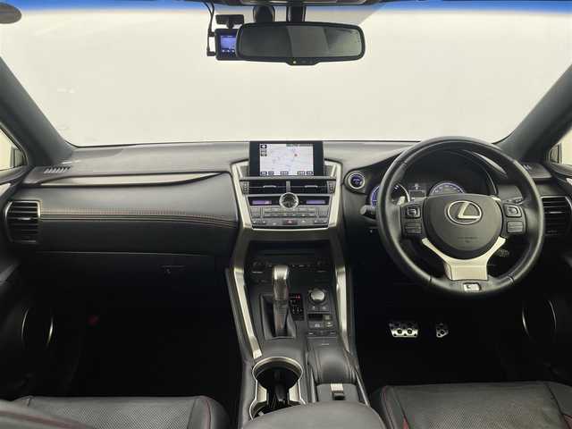 レクサス ＮＸ 300h Fスポーツ 群馬県 2015(平27)年 9.8万km スターライトブラックガラスフレーク ムーンルーフ/三眼LEDヘッドライト/・オートマチックハイビーム/クリアランスソナー/バックソナー/パワーバックドア/――――――――――――――――/純正7インチナビ/（フルセグTV/BT/CD/DVD/USB/SD/AUX）/バックカメラ/ビルトインETC/社外前後ドライブレコーダー/クルーズコントロール/ステアリングヒーター/D/N席シートヒーター/シートベンチレーション/D/N席パワーシート/D席メモリーパワーシート/パドルシフト/プッシュスタート/純正18インチアルミホイール