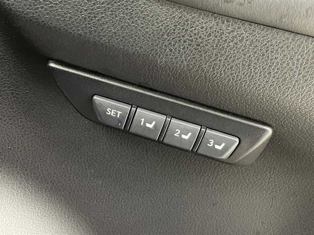 レクサス ＮＸ 300h Fスポーツ 群馬県 2015(平27)年 9.8万km スターライトブラックガラスフレーク ムーンルーフ/三眼LEDヘッドライト/・オートマチックハイビーム/クリアランスソナー/バックソナー/パワーバックドア/――――――――――――――――/純正7インチナビ/（フルセグTV/BT/CD/DVD/USB/SD/AUX）/バックカメラ/ビルトインETC/社外前後ドライブレコーダー/クルーズコントロール/ステアリングヒーター/D/N席シートヒーター/シートベンチレーション/D/N席パワーシート/D席メモリーパワーシート/パドルシフト/プッシュスタート/純正18インチアルミホイール