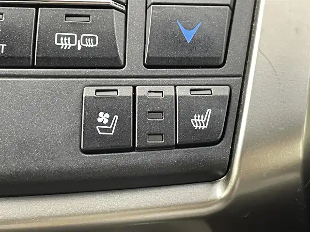 レクサス ＮＸ 300h Fスポーツ 群馬県 2015(平27)年 9.8万km スターライトブラックガラスフレーク ムーンルーフ/三眼LEDヘッドライト/・オートマチックハイビーム/クリアランスソナー/バックソナー/パワーバックドア/――――――――――――――――/純正7インチナビ/（フルセグTV/BT/CD/DVD/USB/SD/AUX）/バックカメラ/ビルトインETC/社外前後ドライブレコーダー/クルーズコントロール/ステアリングヒーター/D/N席シートヒーター/シートベンチレーション/D/N席パワーシート/D席メモリーパワーシート/パドルシフト/プッシュスタート/純正18インチアルミホイール