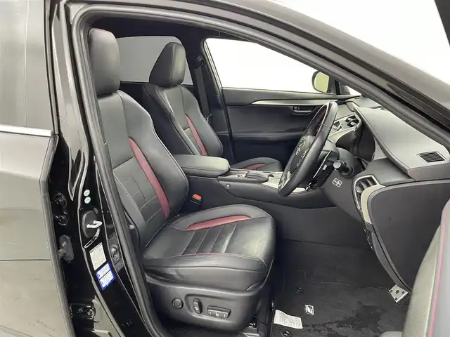 レクサス ＮＸ 300h Fスポーツ 群馬県 2015(平27)年 9.8万km スターライトブラックガラスフレーク ムーンルーフ/三眼LEDヘッドライト/・オートマチックハイビーム/クリアランスソナー/バックソナー/パワーバックドア/――――――――――――――――/純正7インチナビ/（フルセグTV/BT/CD/DVD/USB/SD/AUX）/バックカメラ/ビルトインETC/社外前後ドライブレコーダー/クルーズコントロール/ステアリングヒーター/D/N席シートヒーター/シートベンチレーション/D/N席パワーシート/D席メモリーパワーシート/パドルシフト/プッシュスタート/純正18インチアルミホイール