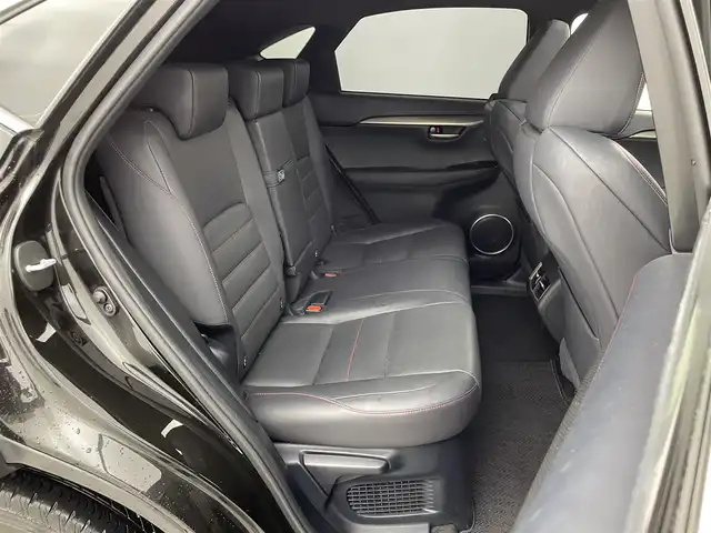 レクサス ＮＸ 300h Fスポーツ 群馬県 2015(平27)年 9.8万km スターライトブラックガラスフレーク ムーンルーフ/三眼LEDヘッドライト/・オートマチックハイビーム/クリアランスソナー/バックソナー/パワーバックドア/――――――――――――――――/純正7インチナビ/（フルセグTV/BT/CD/DVD/USB/SD/AUX）/バックカメラ/ビルトインETC/社外前後ドライブレコーダー/クルーズコントロール/ステアリングヒーター/D/N席シートヒーター/シートベンチレーション/D/N席パワーシート/D席メモリーパワーシート/パドルシフト/プッシュスタート/純正18インチアルミホイール