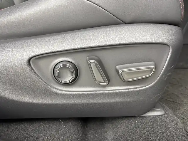 トヨタ ＲＡＶ４ HV アドベンチャー オフロードPKGⅡ 埼玉県 2023(令5)年 2万km 緑Ⅱ ワンオーナー/純正10.5型コネクティッドナビ/バックガイドモニター/自動防眩ミラー/レーダークルーズコントロール//エアシート/シートヒーター/ステアリングヒーター/ビルドインＥＴＣ２．０/アティチュードブラックマイカ×アーバンカーキ　２ZF
