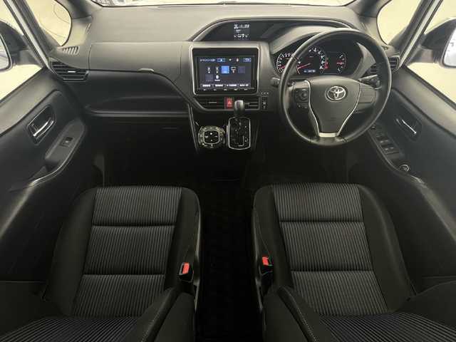 トヨタ ヴォクシー ZS 煌Ⅱ 大阪府 2016(平28)年 6.3万km ホワイトパールクリスタルシャイン トヨタセーフティセンス/・プリクラッシュセーフティ/・レーンキープアシスト/・オートマチックハイビーム/純正9型ナビ/　　CD/DVD/BT/TV/純正フリップダウンモニター/バックカメラ/両側パワースライドドア/LEDヘッドライト/フロントフォグランプ/革巻きステアリング/純正16インチアルミホイール/純正フロアマット/純正ビルトインETC/アイドリングストップ/プッシュスタート/スマートキー