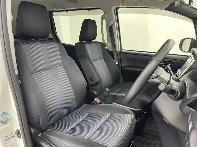 トヨタ ヴォクシー ZS 煌Ⅱ 大阪府 2016(平28)年 6.3万km ホワイトパールクリスタルシャイン トヨタセーフティセンス/・プリクラッシュセーフティ/・レーンキープアシスト/・オートマチックハイビーム/純正9型ナビ/　　CD/DVD/BT/TV/純正フリップダウンモニター/バックカメラ/両側パワースライドドア/LEDヘッドライト/フロントフォグランプ/革巻きステアリング/純正16インチアルミホイール/純正フロアマット/純正ビルトインETC/アイドリングストップ/プッシュスタート/スマートキー