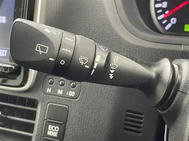 トヨタ ヴォクシー ZS 煌Ⅱ 大阪府 2016(平28)年 6.3万km ホワイトパールクリスタルシャイン トヨタセーフティセンス/・プリクラッシュセーフティ/・レーンキープアシスト/・オートマチックハイビーム/純正9型ナビ/　　CD/DVD/BT/TV/純正フリップダウンモニター/バックカメラ/両側パワースライドドア/LEDヘッドライト/フロントフォグランプ/革巻きステアリング/純正16インチアルミホイール/純正フロアマット/純正ビルトインETC/アイドリングストップ/プッシュスタート/スマートキー