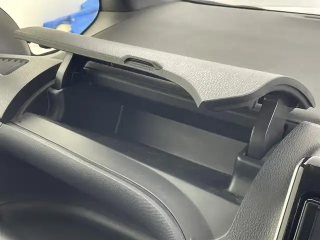 トヨタ ヴォクシー ZS 煌Ⅱ 大阪府 2016(平28)年 6.3万km ホワイトパールクリスタルシャイン トヨタセーフティセンス/・プリクラッシュセーフティ/・レーンキープアシスト/・オートマチックハイビーム/純正9型ナビ/　　CD/DVD/BT/TV/純正フリップダウンモニター/バックカメラ/両側パワースライドドア/LEDヘッドライト/フロントフォグランプ/革巻きステアリング/純正16インチアルミホイール/純正フロアマット/純正ビルトインETC/アイドリングストップ/プッシュスタート/スマートキー