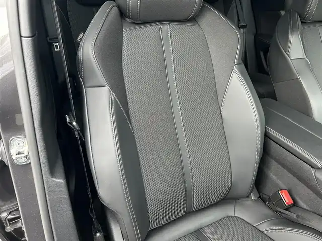 プジョー ３００８ GT ブルー HDi 福島県 2022(令4)年 2.8万km グレー サンルーフ/アダプティブクルーズコントロール/ブラインドスポットモニター/レーンキープアシスト/黒半革シート/純正ディスプレイオーディオ(BT/USB)/AppleCarPlay/パワーシート(D席)/シートヒーター(前席)/パワーバックドア/純正18AW/アダプティブLEDライト/ヒルディセントコントロール/ETC/取扱説明書/保証書/スペアキー
