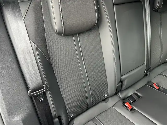 プジョー ３００８ GT ブルー HDi 福島県 2022(令4)年 2.8万km グレー サンルーフ/アダプティブクルーズコントロール/ブラインドスポットモニター/レーンキープアシスト/黒半革シート/純正ディスプレイオーディオ(BT/USB)/AppleCarPlay/パワーシート(D席)/シートヒーター(前席)/パワーバックドア/純正18AW/アダプティブLEDライト/ヒルディセントコントロール/ETC/取扱説明書/保証書/スペアキー