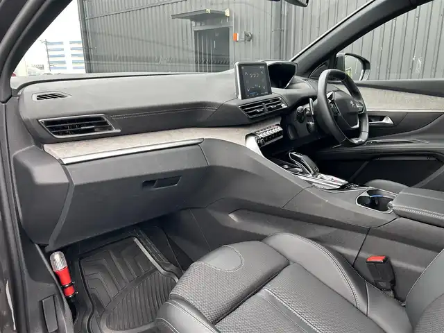 プジョー ３００８ GT ブルー HDi 福島県 2022(令4)年 2.8万km グレー サンルーフ/アダプティブクルーズコントロール/ブラインドスポットモニター/レーンキープアシスト/黒半革シート/純正ディスプレイオーディオ(BT/USB)/AppleCarPlay/パワーシート(D席)/シートヒーター(前席)/パワーバックドア/純正18AW/アダプティブLEDライト/ヒルディセントコントロール/ETC/取扱説明書/保証書/スペアキー