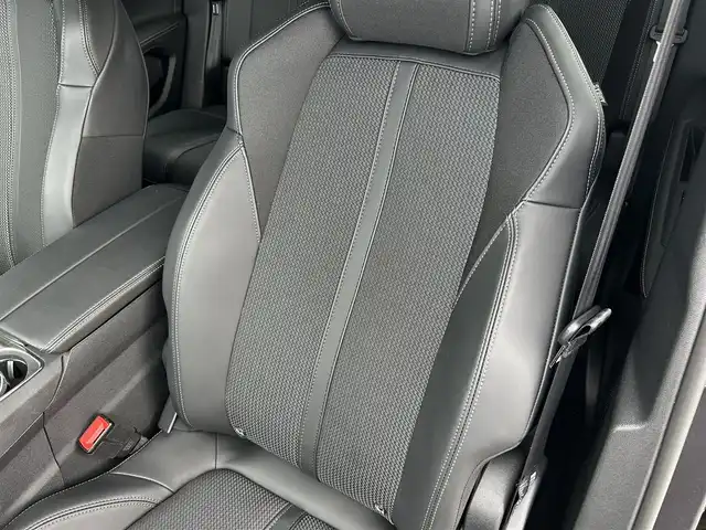 プジョー ３００８ GT ブルー HDi 福島県 2022(令4)年 2.8万km グレー サンルーフ/アダプティブクルーズコントロール/ブラインドスポットモニター/レーンキープアシスト/黒半革シート/純正ディスプレイオーディオ(BT/USB)/AppleCarPlay/パワーシート(D席)/シートヒーター(前席)/パワーバックドア/純正18AW/アダプティブLEDライト/ヒルディセントコントロール/ETC/取扱説明書/保証書/スペアキー