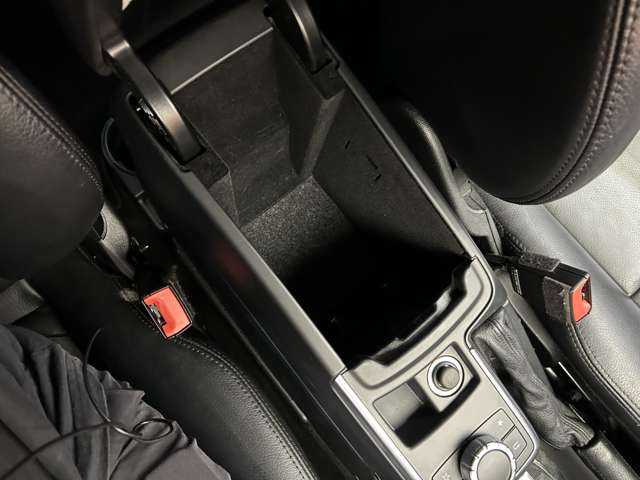 メルセデス・ベンツ ゲレンデヴァーゲン Ｇ３５０ｄ 千葉県 2016(平28)年 4.6万km ポーラホワイト ラグジュアリーＰＫＧ　/ＡＣＣ　/ＳＲ　/黒革シート　/ｈａｒｍａｎｋａｒｄｏｎサウンド　/ナビ　/ＴＶ　/Ｂカメラ　/Ｂｌｕｅｔｏｏｔｈ接続　/メモリ付き電動シート　/シートＨ　/Ｈバイキセノン　/ＢＳＭ　/ＥＴＣ　/ドラレコ