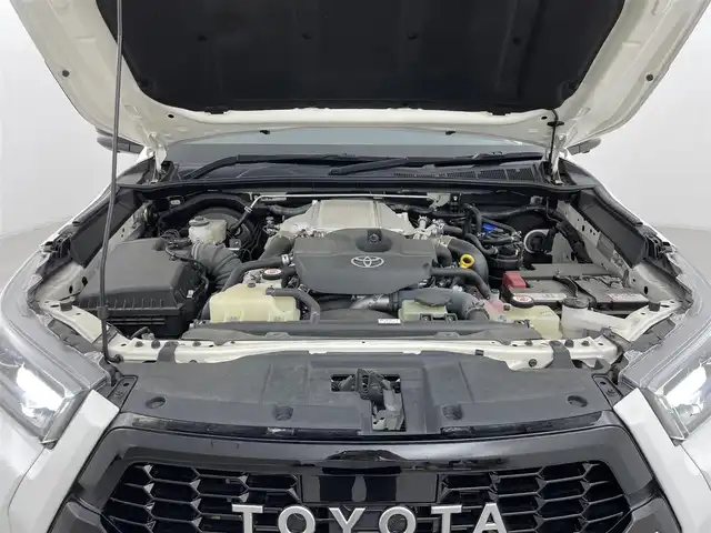 トヨタ ハイラックス Z GRスポーツ 群馬県 2022(令4)年 2.2万km スーパーホワイトⅡ 純正８インチディスプレイオーディオナビ機能付/・Bluetooth/USB/Miracast/AM/FM/パノラミックビューモニター/トヨタセーフティセンス/・プリクラッシュセーフティ/・レーンディパーチャーアラート/・オートハイビーム/・ロードサインアシスト/クルーズコントロール/純正トノカバー/ステアリングスイッチ/ETC/アイドリングストップ/クリアランスソナー/ドライブレコーダー/リフトアップ