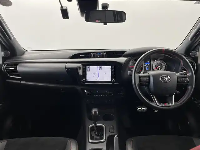 トヨタ ハイラックス Z GRスポーツ 群馬県 2022(令4)年 2.2万km スーパーホワイトⅡ 純正８インチディスプレイオーディオナビ機能付/・Bluetooth/USB/Miracast/AM/FM/パノラミックビューモニター/トヨタセーフティセンス/・プリクラッシュセーフティ/・レーンディパーチャーアラート/・オートハイビーム/・ロードサインアシスト/クルーズコントロール/純正トノカバー/ステアリングスイッチ/ETC/アイドリングストップ/クリアランスソナー/ドライブレコーダー/リフトアップ