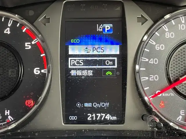 トヨタ ハイラックス Z GRスポーツ 群馬県 2022(令4)年 2.2万km スーパーホワイトⅡ 純正８インチディスプレイオーディオナビ機能付/・Bluetooth/USB/Miracast/AM/FM/パノラミックビューモニター/トヨタセーフティセンス/・プリクラッシュセーフティ/・レーンディパーチャーアラート/・オートハイビーム/・ロードサインアシスト/クルーズコントロール/純正トノカバー/ステアリングスイッチ/ETC/アイドリングストップ/クリアランスソナー/ドライブレコーダー/リフトアップ