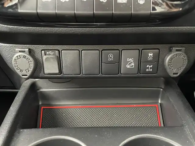 トヨタ ハイラックス Z GRスポーツ 群馬県 2022(令4)年 2.2万km スーパーホワイトⅡ 純正８インチディスプレイオーディオナビ機能付/・Bluetooth/USB/Miracast/AM/FM/パノラミックビューモニター/トヨタセーフティセンス/・プリクラッシュセーフティ/・レーンディパーチャーアラート/・オートハイビーム/・ロードサインアシスト/クルーズコントロール/純正トノカバー/ステアリングスイッチ/ETC/アイドリングストップ/クリアランスソナー/ドライブレコーダー/リフトアップ