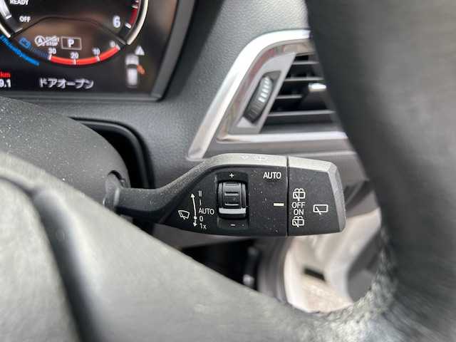 ＢＭＷ １１８ｄ スタイル 東京都 2018(平30)年 3.2万km 白 純正ナビ/　＜DVD/CD/Bluetooth/USB＞/バックカメラ/ＥＴＣ２．０/前後ドライブレコーダー/クルーズコントロール/衝突軽減ブレーキ/車線逸脱警報/コーナーセンサー/ハーフレザーシート/ステアリングスイッチ/電動格納ミラー/スマートキー×２/フロアマット/取扱説明書