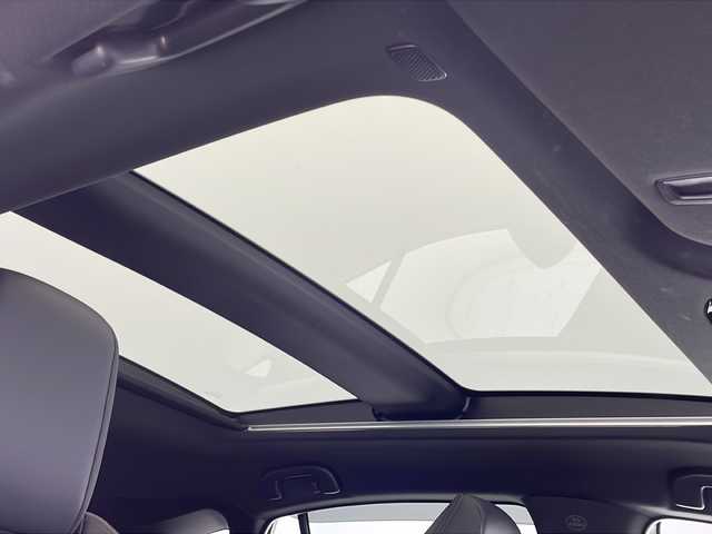 トヨタ ハリアー Z レザーパッケージ 千葉県 2024(令6)年 0.7万km プレシャスブラックパール 禁煙車/純正ナビ(FM/AM/TV/Bluetooth/USB/Miracast/HDMI)/トヨタセーフティセンス/レーントレーシングアシスト/ブラインドスポットモニター/プリクラッシュセーフティ/レーダークルーズコントロール/リアクロストラフィックアラート/パーキングサポートブレーキ/ロードサインアシスト/先行車発進告知/コーナーセンサー(前後)/パノラミックビューモニター/純正ドライブレコーダー(前後)/デジタルインナーミラー/ヘッドアップディスプレイ/パワーバックドア/純正ビルトインETC2.0/LEDヘッドライト/オートマチックハイビーム/パワーシート(D+N席)/シートメモリー(D席)/シートヒーター(D+N席)/エアシート(D+N席)/ステアリングヒーター/ワイヤレス充電/純正19インチアルミホイール/純正フロアマット/レザーシート/革巻きステアリングホイール/ステアリングスイッチ/電動パーキングブレーキ/電動チルト＆テレスコピックステアリング/オートライト/ドアバイザー/電動格納ウィンカーミラー/横滑り防止装置/エアバッグ(W+サイド+カーテン)/プッシュスタート