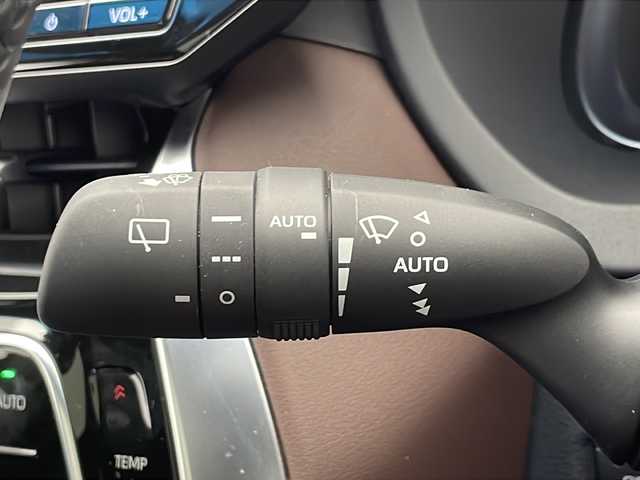 トヨタ ハリアー Z レザーパッケージ 千葉県 2024(令6)年 0.7万km プレシャスブラックパール 禁煙車/純正ナビ(FM/AM/TV/Bluetooth/USB/Miracast/HDMI)/トヨタセーフティセンス/レーントレーシングアシスト/ブラインドスポットモニター/プリクラッシュセーフティ/レーダークルーズコントロール/リアクロストラフィックアラート/パーキングサポートブレーキ/ロードサインアシスト/先行車発進告知/コーナーセンサー(前後)/パノラミックビューモニター/純正ドライブレコーダー(前後)/デジタルインナーミラー/ヘッドアップディスプレイ/パワーバックドア/純正ビルトインETC2.0/LEDヘッドライト/オートマチックハイビーム/パワーシート(D+N席)/シートメモリー(D席)/シートヒーター(D+N席)/エアシート(D+N席)/ステアリングヒーター/ワイヤレス充電/純正19インチアルミホイール/純正フロアマット/レザーシート/革巻きステアリングホイール/ステアリングスイッチ/電動パーキングブレーキ/電動チルト＆テレスコピックステアリング/オートライト/ドアバイザー/電動格納ウィンカーミラー/横滑り防止装置/エアバッグ(W+サイド+カーテン)/プッシュスタート