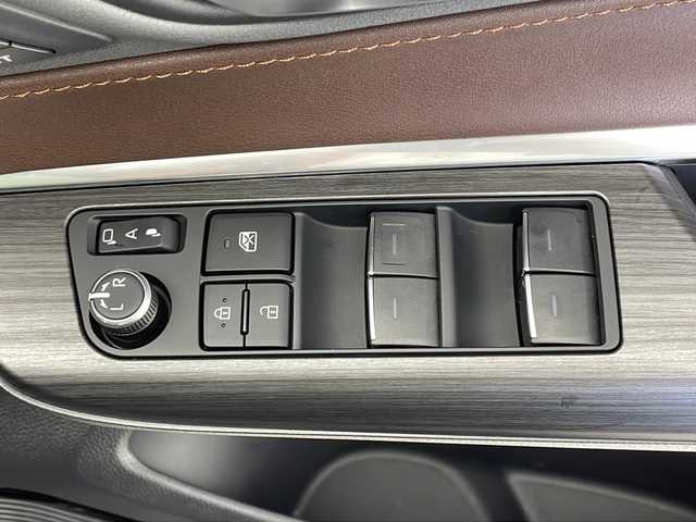 トヨタ ハリアー Z レザーパッケージ 千葉県 2024(令6)年 0.7万km プレシャスブラックパール 禁煙車/純正ナビ(FM/AM/TV/Bluetooth/USB/Miracast/HDMI)/トヨタセーフティセンス/レーントレーシングアシスト/ブラインドスポットモニター/プリクラッシュセーフティ/レーダークルーズコントロール/リアクロストラフィックアラート/パーキングサポートブレーキ/ロードサインアシスト/先行車発進告知/コーナーセンサー(前後)/パノラミックビューモニター/純正ドライブレコーダー(前後)/デジタルインナーミラー/ヘッドアップディスプレイ/パワーバックドア/純正ビルトインETC2.0/LEDヘッドライト/オートマチックハイビーム/パワーシート(D+N席)/シートメモリー(D席)/シートヒーター(D+N席)/エアシート(D+N席)/ステアリングヒーター/ワイヤレス充電/純正19インチアルミホイール/純正フロアマット/レザーシート/革巻きステアリングホイール/ステアリングスイッチ/電動パーキングブレーキ/電動チルト＆テレスコピックステアリング/オートライト/ドアバイザー/電動格納ウィンカーミラー/横滑り防止装置/エアバッグ(W+サイド+カーテン)/プッシュスタート