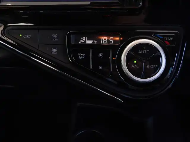 トヨタ アクア 静岡県 2019(平31)年 2万km ホワイトパールクリスタルシャイン PCS（衝突軽減ブレーキ）/LDA(車線逸脱警報)/オートハイビーム/オートライト/プッシュスタート/スマートキー×2/純正ナビゲーション/・NSCN-W68/・Bluetooth接続/・SD/・AUX/・ワンセグ/・CD/バックカメラ/ステアリングスイッチ/純正ドライブレコーダー/ETC/純正フロアマット/ウインカー付きドアミラー/純正ドアバイザー/電動コーナーポール/新車保証書/取り扱い説明書