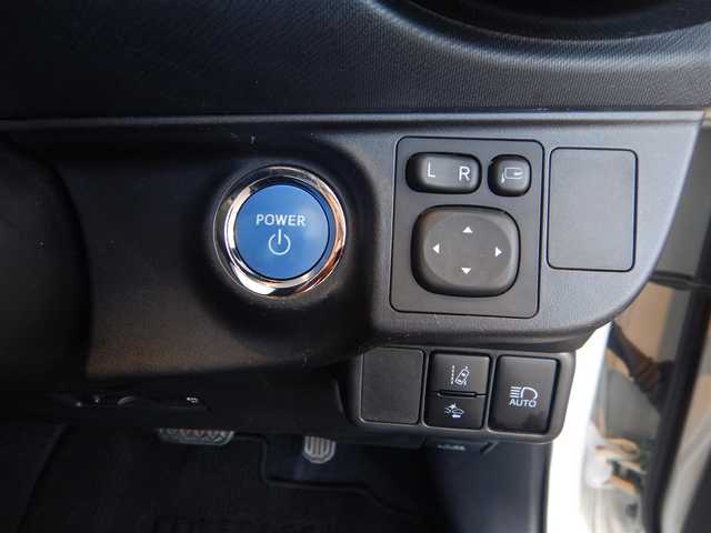 トヨタ アクア S スタイルブラック 福井県 2019(平31)年 2万km ホワイトパールクリスタルシャイン PCS（衝突軽減ブレーキ）/LDA(車線逸脱警報)/オートハイビーム/オートライト/プッシュスタート/スマートキー×2/純正ナビゲーション/・NSCN-W68/・Bluetooth接続/・SD/・AUX/・ワンセグ/・CD/バックカメラ/ステアリングスイッチ/純正ドライブレコーダー/ETC/純正フロアマット/ウインカー付きドアミラー/純正ドアバイザー/電動コーナーポール/新車保証書/取り扱い説明書